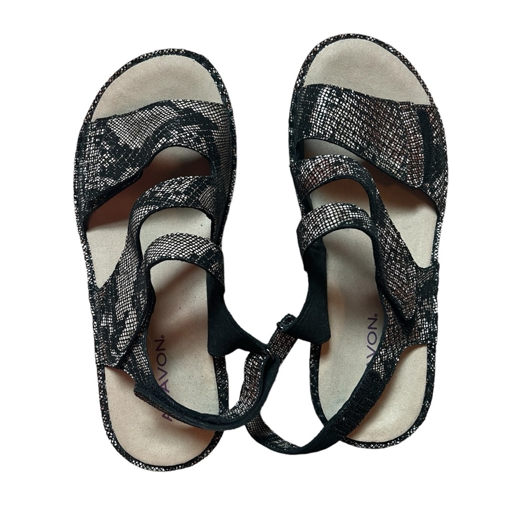 Aravon sandals